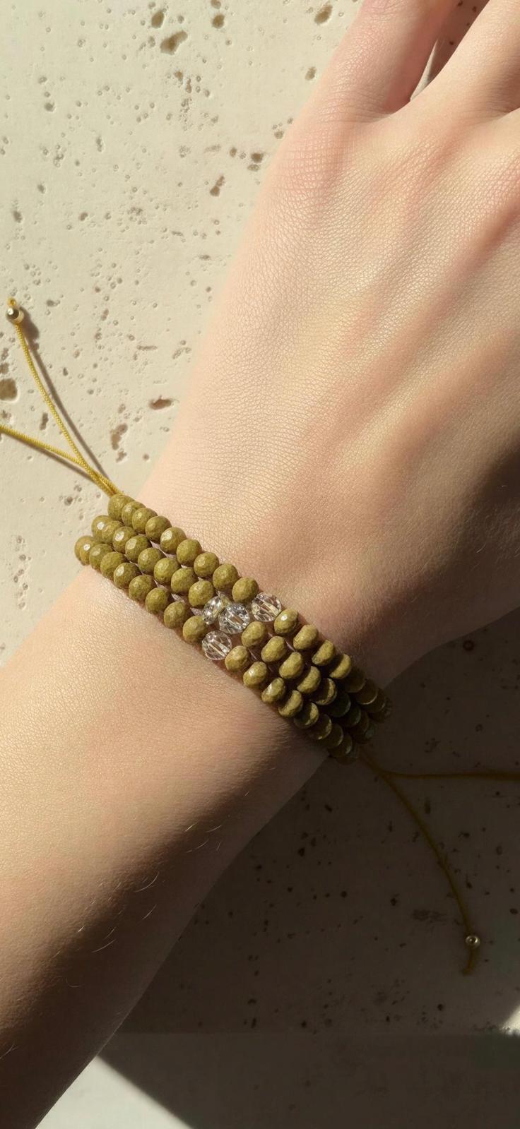 Bracelet crystal  Czech 6 mm with hand ILY in God plate 18
