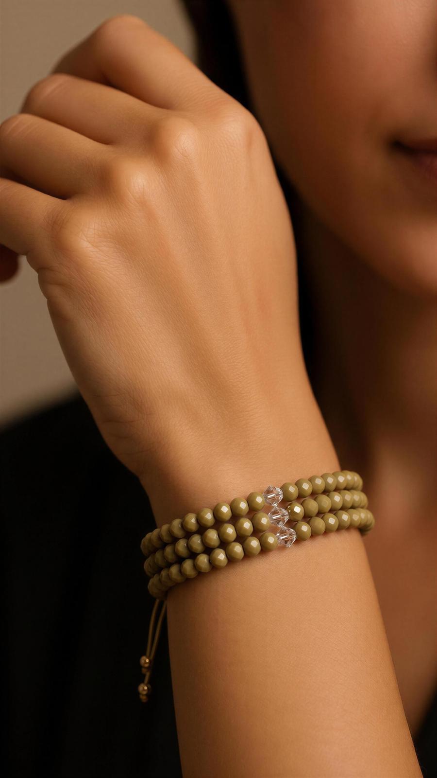 Bracelet crystal  Czech 6 mm with hand ILY in God plate 18